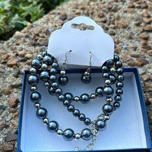 NIB Metallic Shell Pearl Necklace & Earring Set